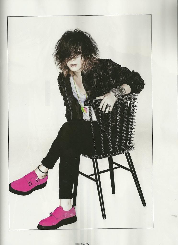  photo SHOXX245-04.jpg